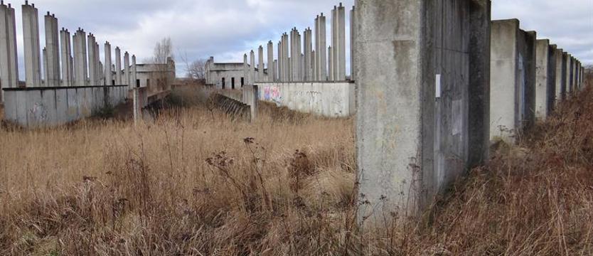 Ruiny „domu dusz”. Niebezpieczne i zagrożone katastrofą budowlaną wciąż straszą