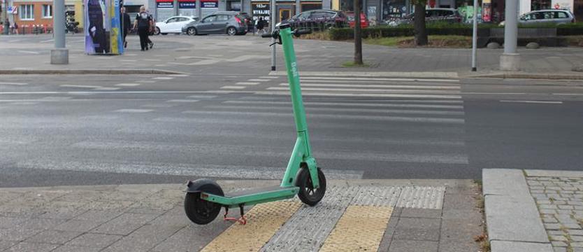 Pijani na hulajnogach elektrycznych 