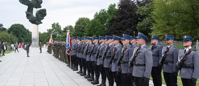 Z hejnałem i wojskową oprawą uczcili pamięć pionierów Szczecina