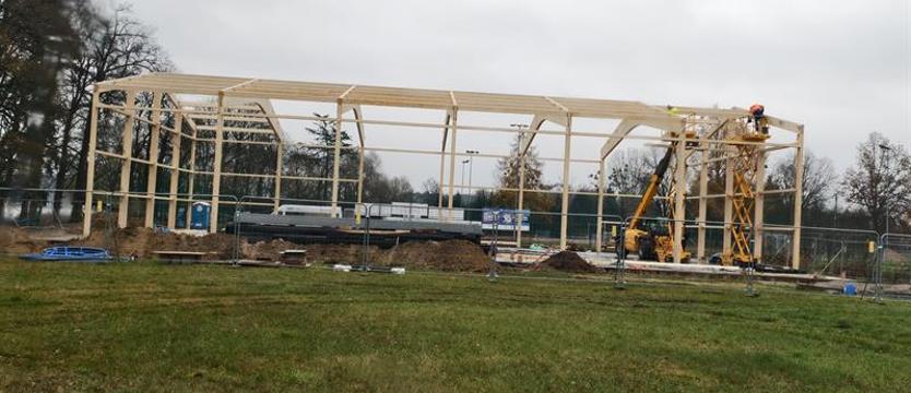 Nowa sala sportowa w Marianowie. Rośnie w szybkim tempie