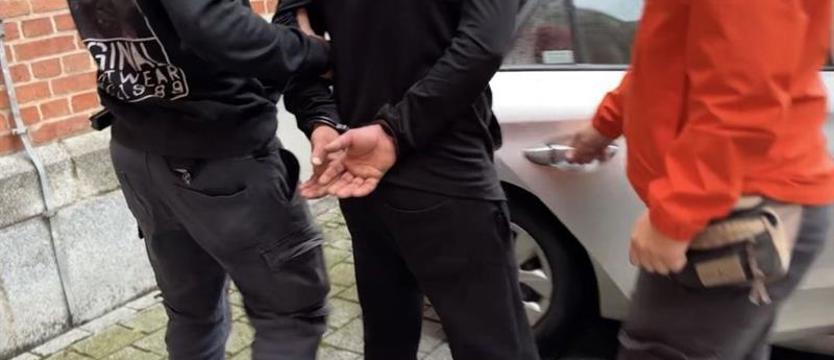 Rozsypywał gwoździe i śruby na ulicy