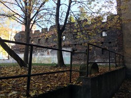 Szczeciński wielki mur. Magazyn, spichlerz, a może jednak więzienie lub szpital?