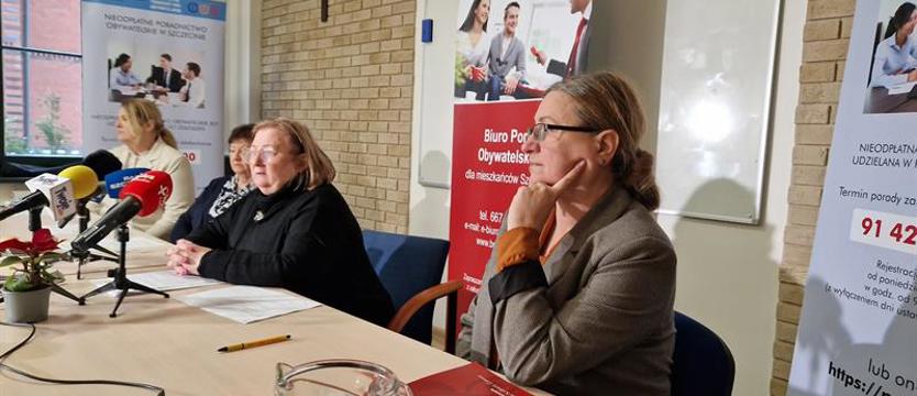 Solidarne kobiety udzielają porad prawnych