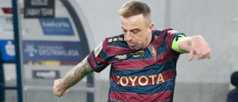 Piłka nożna. Race uratowały Holendrów; 99. mecz Grosika...