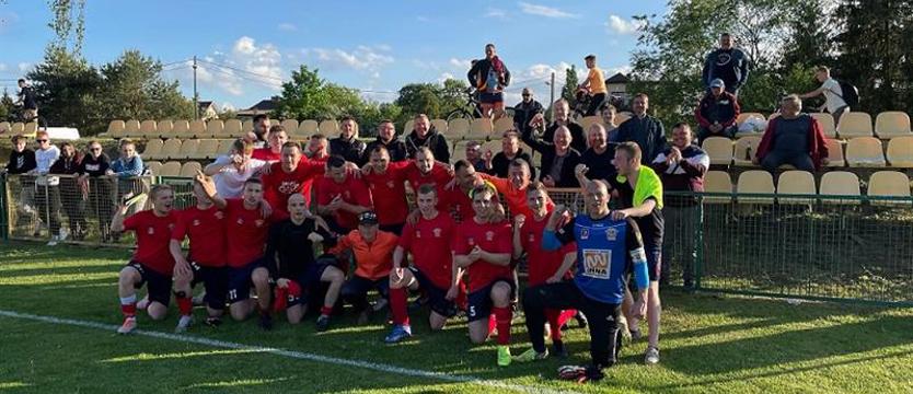 Piłka nożna. Kasta Majowe lepsza w derbach