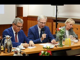 Sejmowa komisja zdrowia obradowała w Szczecinie. Pomysł ministerstwa na kształcenie lekarzy