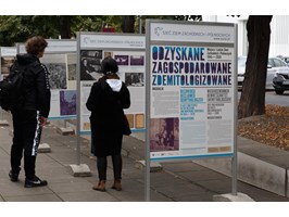 Miejsca i ludzie. Ciekawa wystawa na placu Solidarności w Szczecinie