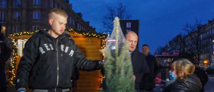 Ze świątecznego jarmarku do domów szczecinian. Choinki za karmę dla schroniska