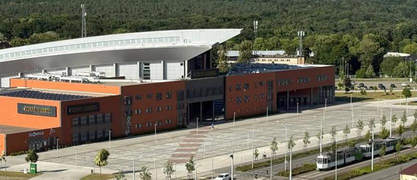 Gwiazdy, sport i zieleń. Odbetonowanie wokół hali przy ul. Szafera