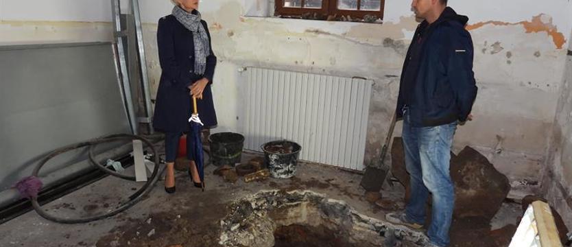 Tajemnicza studnia pod posadzką