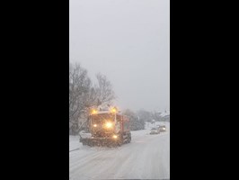 Zimowy poranek w regionie. Trudne warunki na drogach