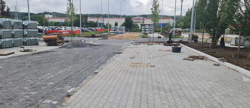 Trwają prace na pętli Turkusowa. Rozbudowują parking