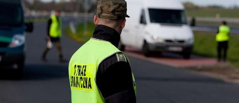 Rośnie napięcie wokół migrantów. Reakcje polityków, perspektywa służb