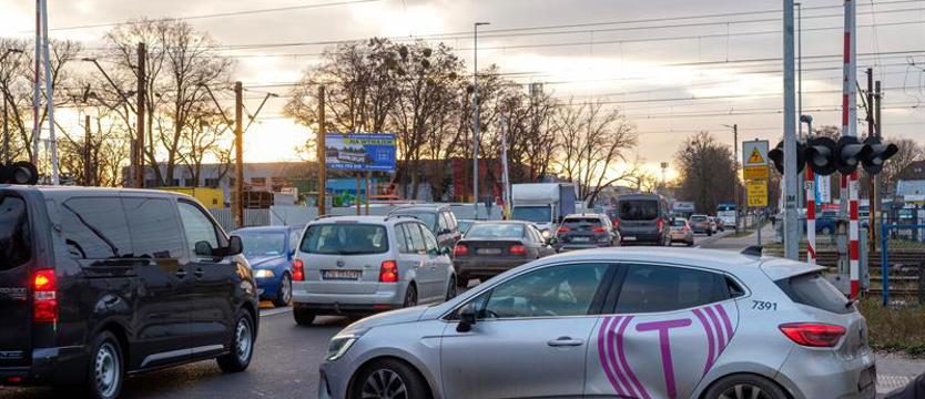 Kolej przestanie blokować ulicę Pomorską. Dąbie zyska nowy przejazd
