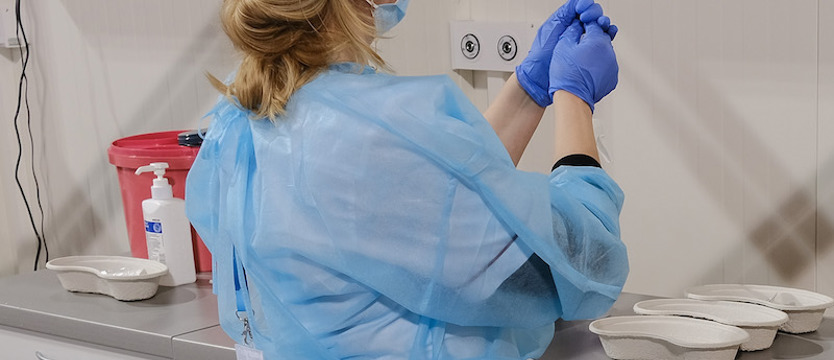 W regionie we wtorek 402 nowe zakażenia koronawirusem. Zmarły 4 osoby