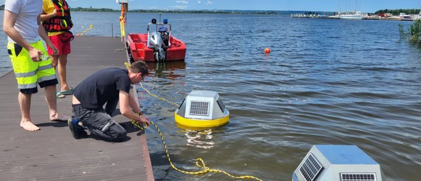 Sondy do badania jakości wody na Dąbiu. Kąpielisko pod szczególnym nadzorem