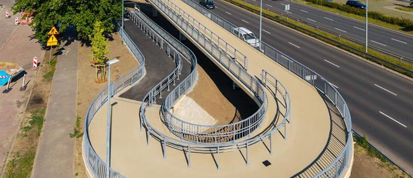 Kładka nad ul. Struga prawie gotowa