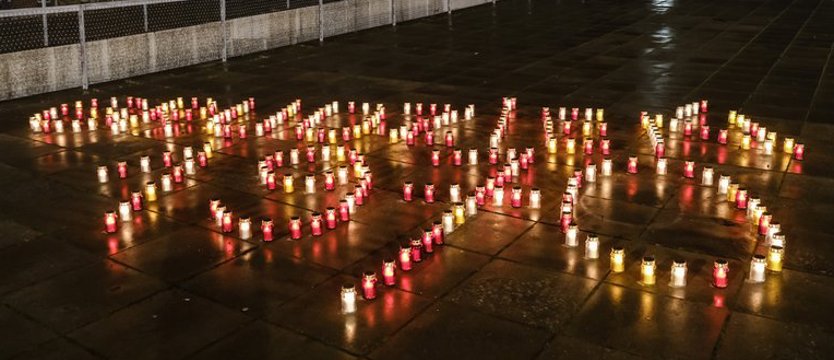 Światła pamięci zapłonęły na placu Solidarności