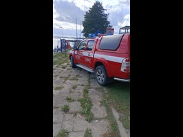 Strażacy w akcji na Miedwiu. Wywróciła się łódź