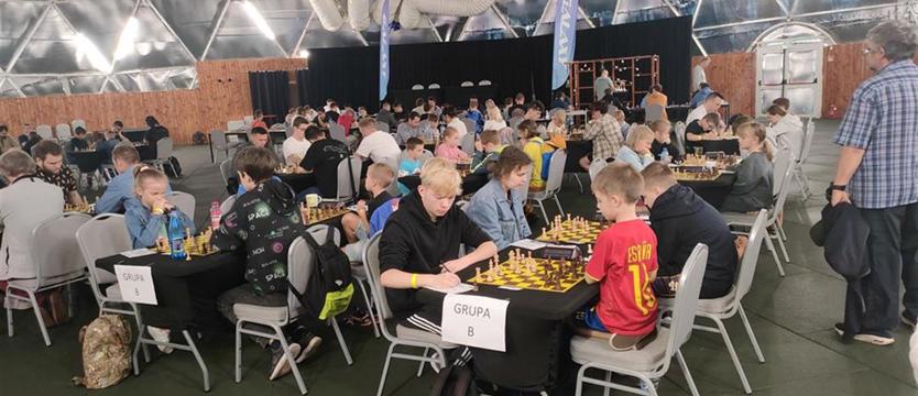 Szachy. Blisko 200 miłośników królewskiej gry