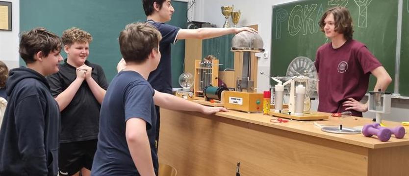 Jak zobaczyć energię? Pokazy Fizyczne w XIII LO