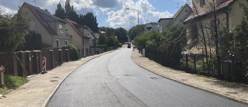 Modernizacja sieci w ulicy Żeliwnej. Nowy wodociąg i nawierzchnia