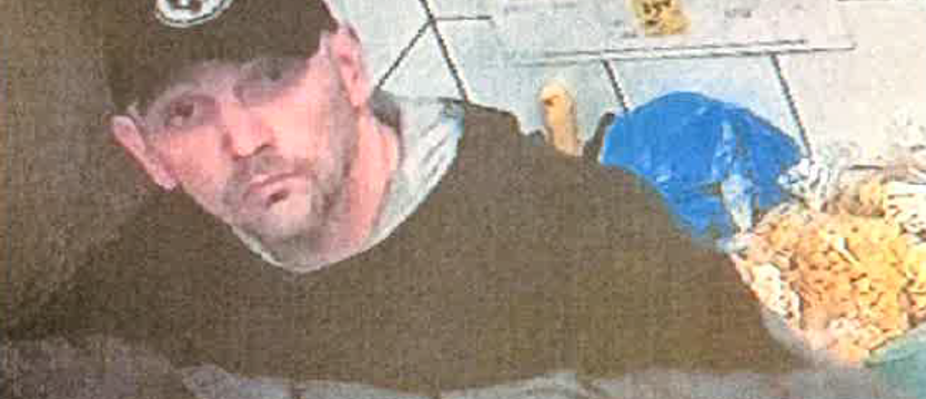 Policja szuka sprawcy włamania do sklepu mięsnego