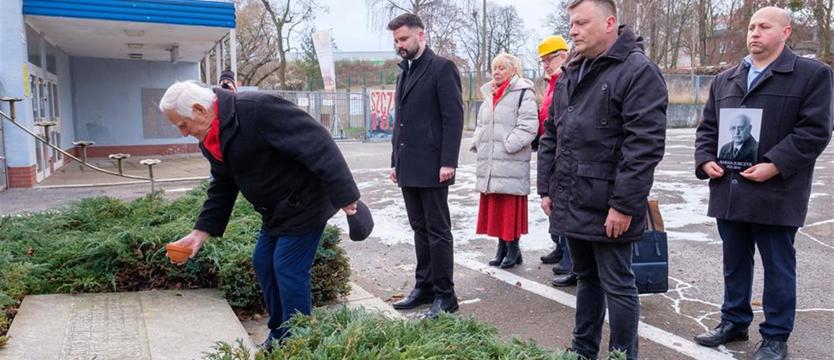 Pod bramą stoczni przypomniano postać byłego prezydenta Szczecina