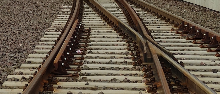 O krok od tragedii. Pociąg uderzył w samochód