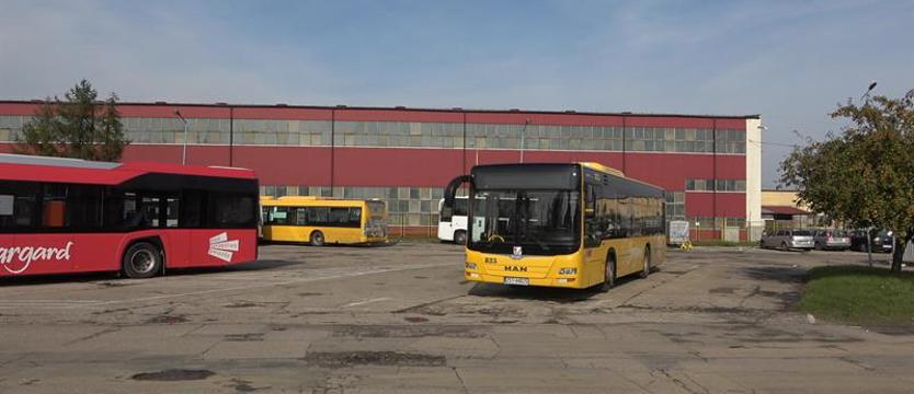 Autobus zamiast trafić na żyletki, będzie woził obrazy i artystów