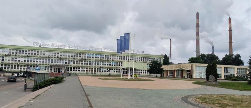 Tragiczny wypadek w Policach. Jeden pracownik nie żyje, drugi ranny