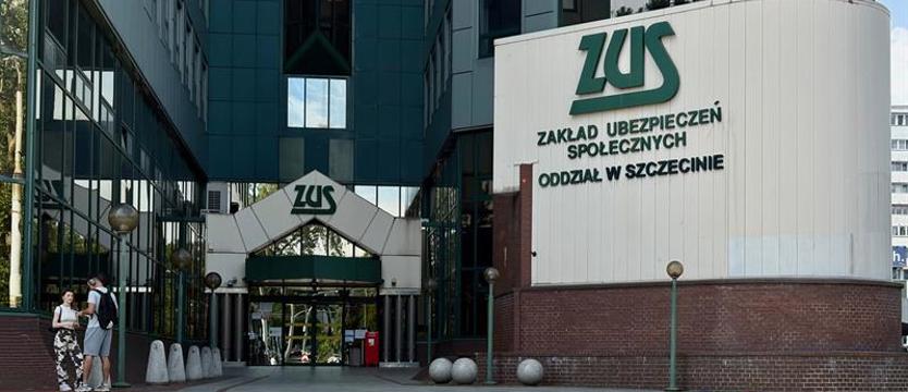 Pośrednik chciał 10 tysięcy. ZUS pomoże za darmo