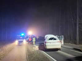 Zderzenie trzech aut na drodze Police - Tanowo. Są ranni