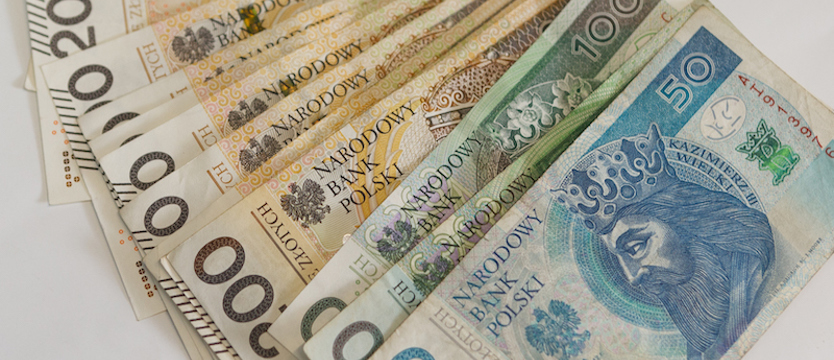 Prokuratura: senator oszukany metodą na policjanta na kwotę 430 tys. zł