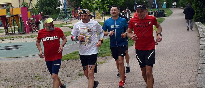 Mariusz Malec zaczął heroiczny bieg dla Samuela Rodzocha ze Stargardu. Pobiegnie do upadłego