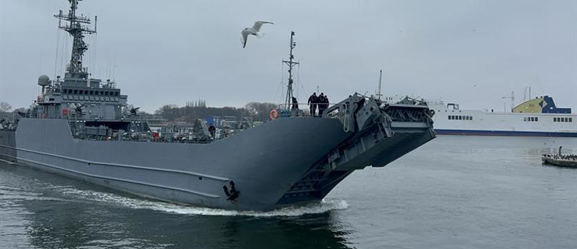 Ruch w porcie wojennym