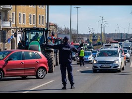 Protestujący rolnicy nie odpuszczają. Traktory przed Trasą Zamkową