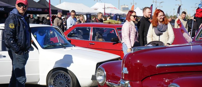 Zlot klasycznych pojazdów na rozpoczęcie sezonu w Szczecinie