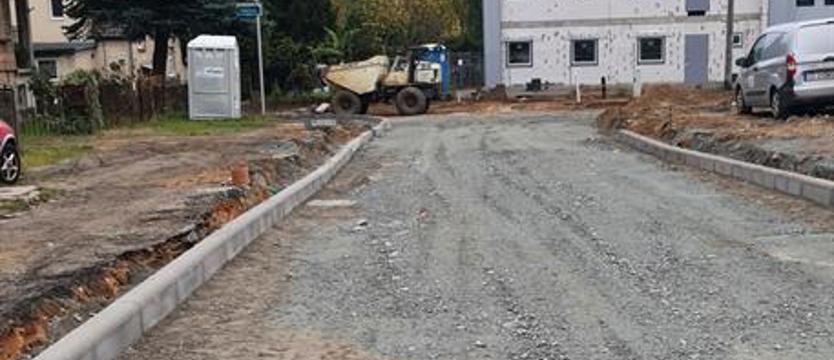 Budują nową nawierzchnię