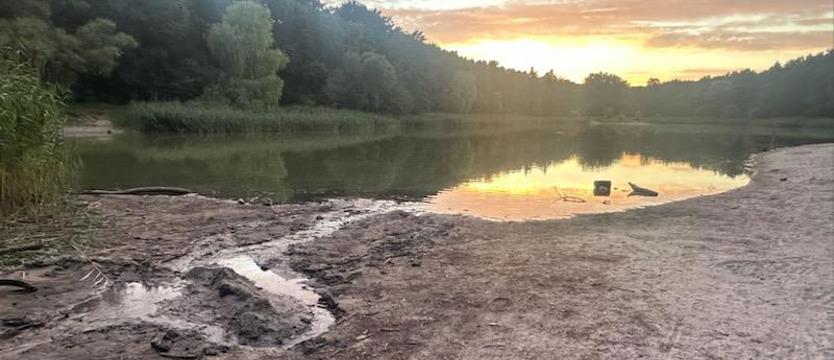 Wysychają zbiorniki wodne. Widać już suche dno