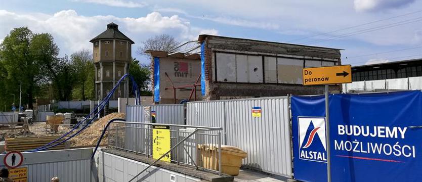 Długa przerwa w budowie dworca. Będzie później i drożej