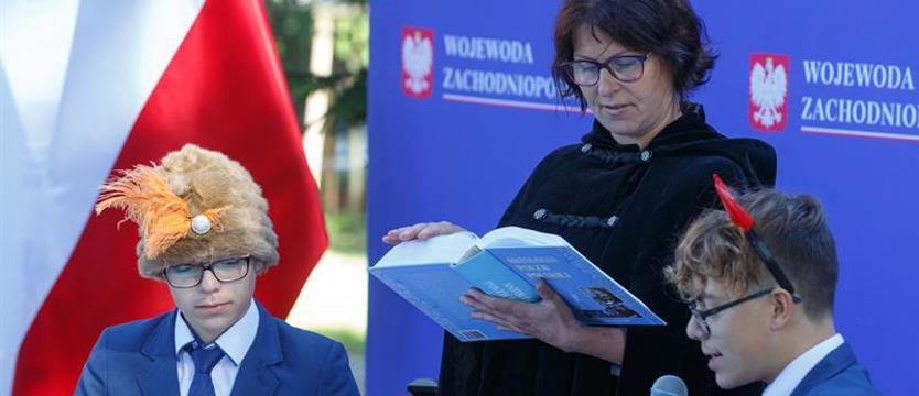 Narodowe czytanie Orzeszkowej w ogrodach Zachodniopomorskiego Kuratorium Oświaty