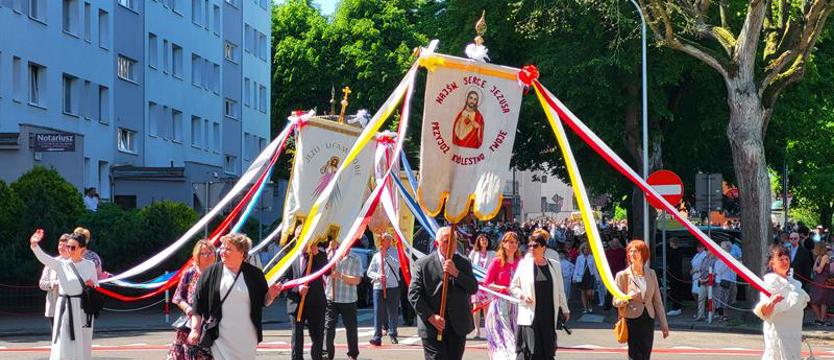 Ulicami przeszły procesje