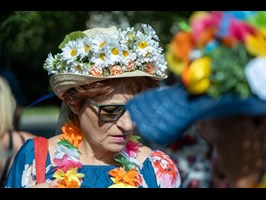 Szczecin we władaniu seniorów. Korowód kolorowych kapeluszy