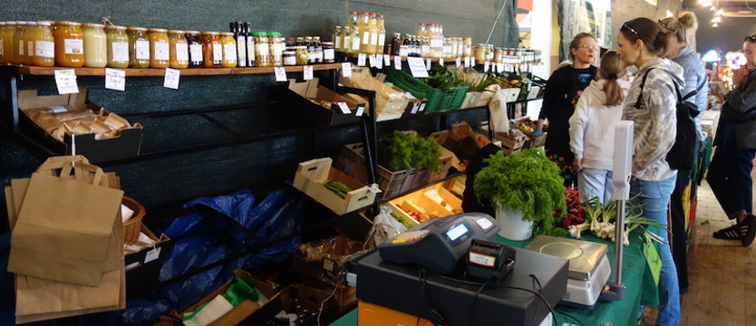 Słoneczny bazar słodkości w Off Marinie