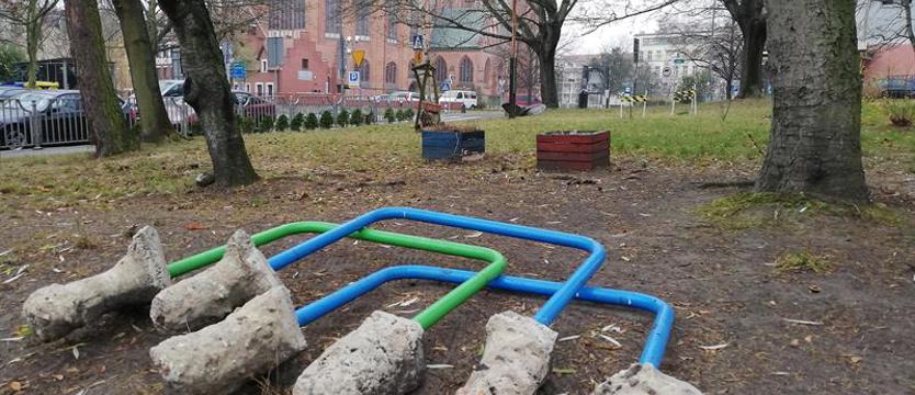 Jakby stojaki rowerowe nie były potrzebne