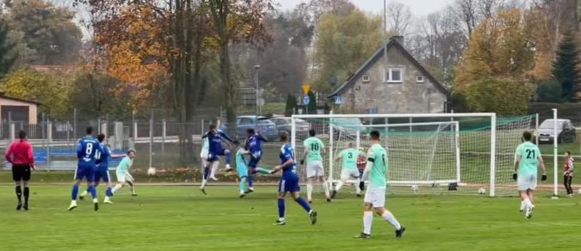 Piłka nożna. W III lidze Vineta pomogła Błękitnym