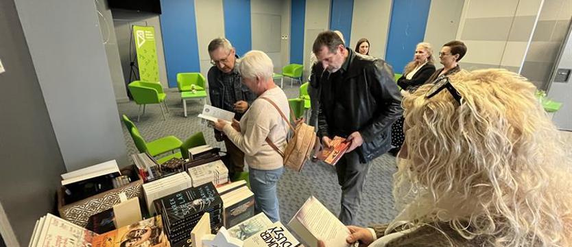 Przy kawie o książkach. Trwa „Moc bibliotek”