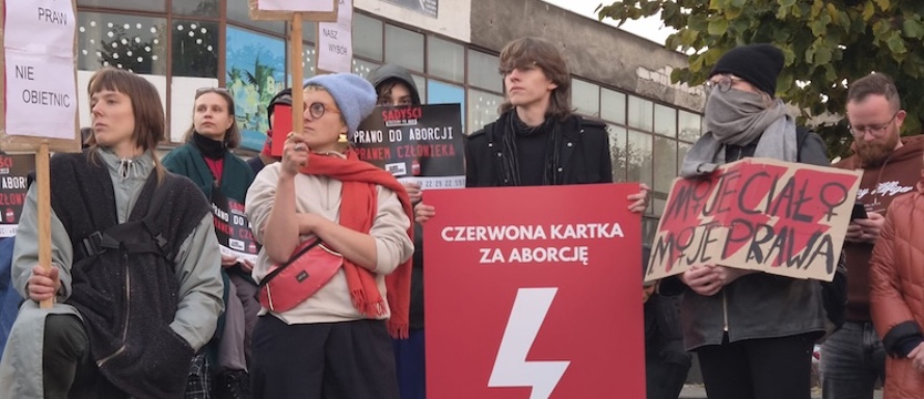 Kobiety chcą legalnej aborcji. Czerwona kartka dla rządzących