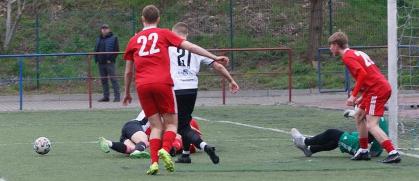 Piłka nożna. W Klasie Okręgowej dziewiątki Arkonii i Jezioraka